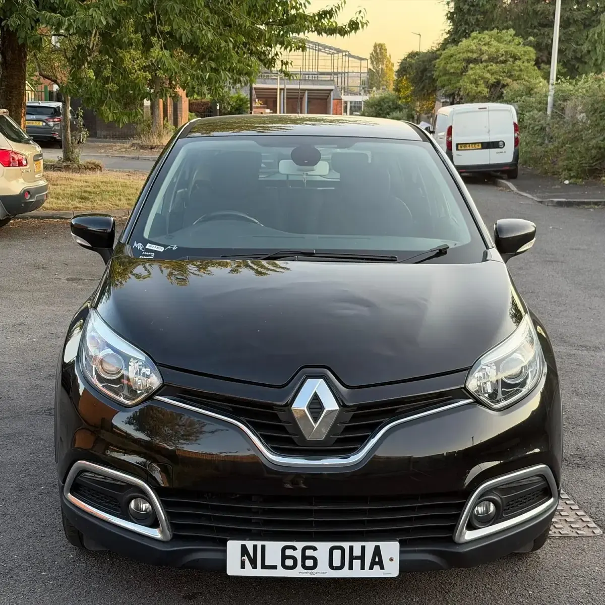 Used Renault Captur Dynamique 90 HP (66 kW) 2016 Black SUV