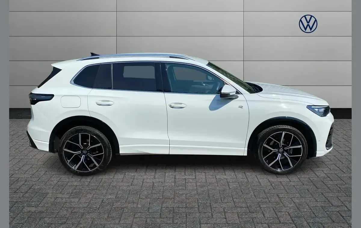 Used VW Tiguan R-line 147 HP (108 kW) 2024 White SUV