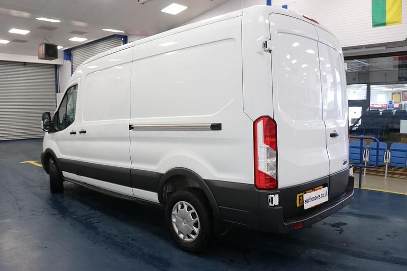 Used Ford Transit 130 HP (95 kW) 2018 White Van