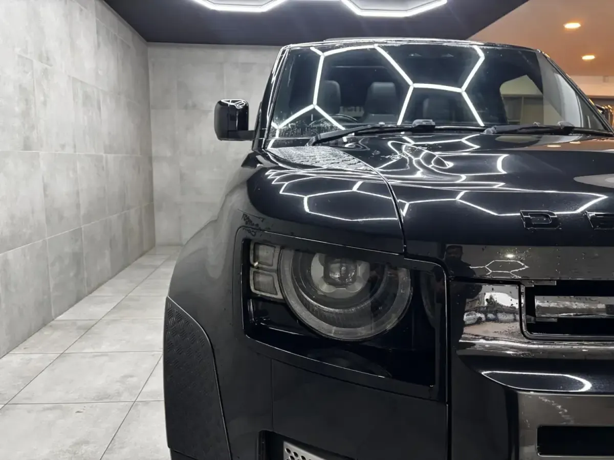 Usado Land Rover Defender SE 300 CV (220 kW) 2021 Negro SUV
