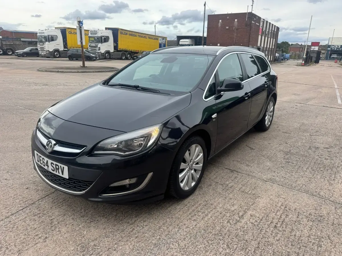 Used Vauxhall Astra Elite 165 HP (121 kW) 2014 Black Estate