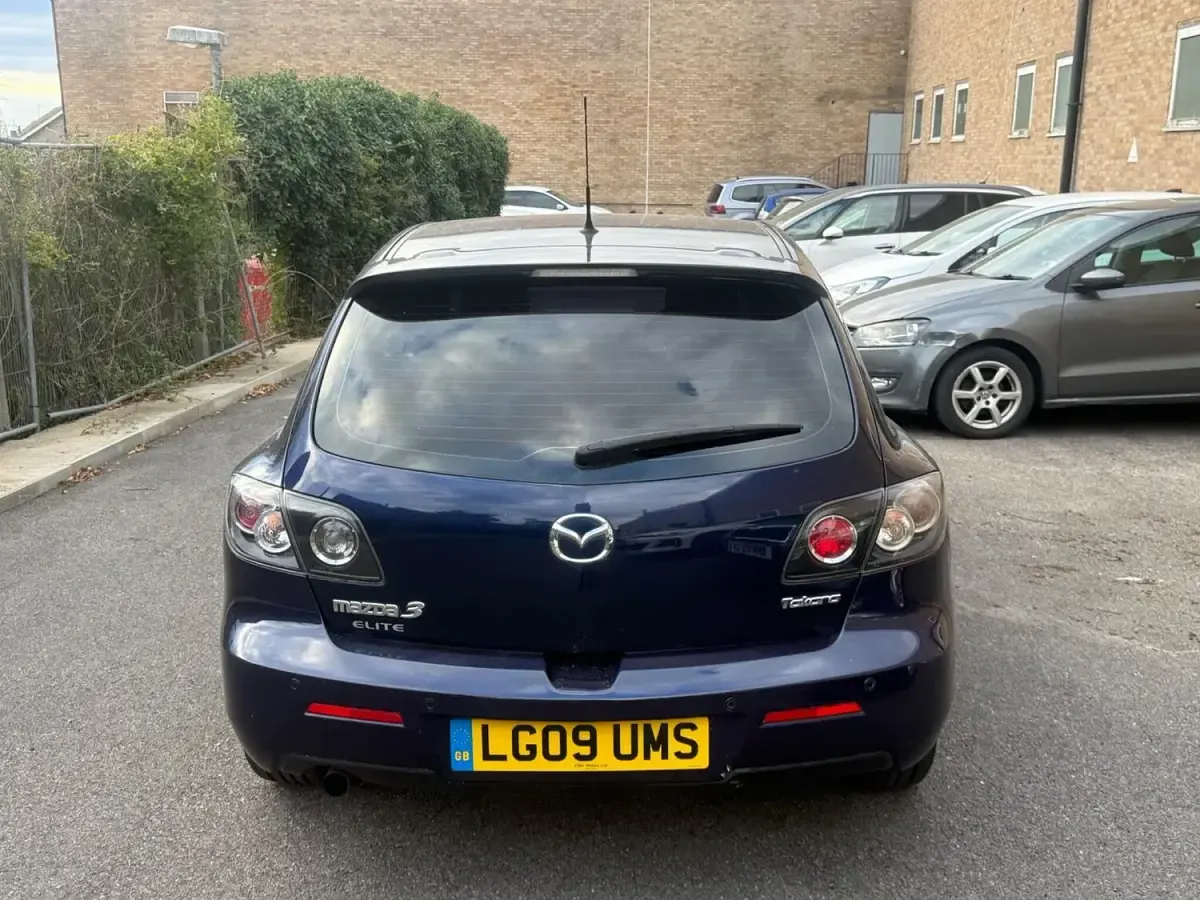 Used Mazda 3 Takara 105 HP (77 kW) 2009 Blue Hatchback