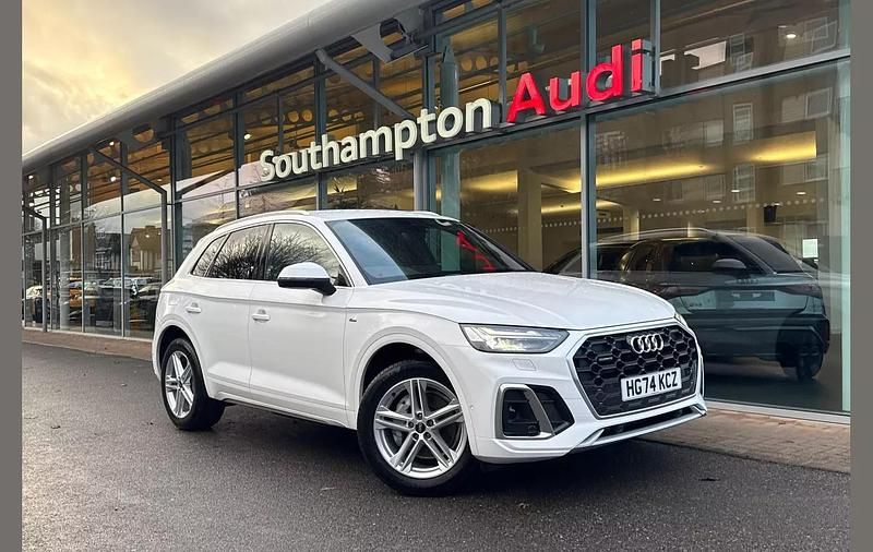 White Used 2025 Audi Q5 S-Line SUV | £44,490 (Expensive) - Image 1/4