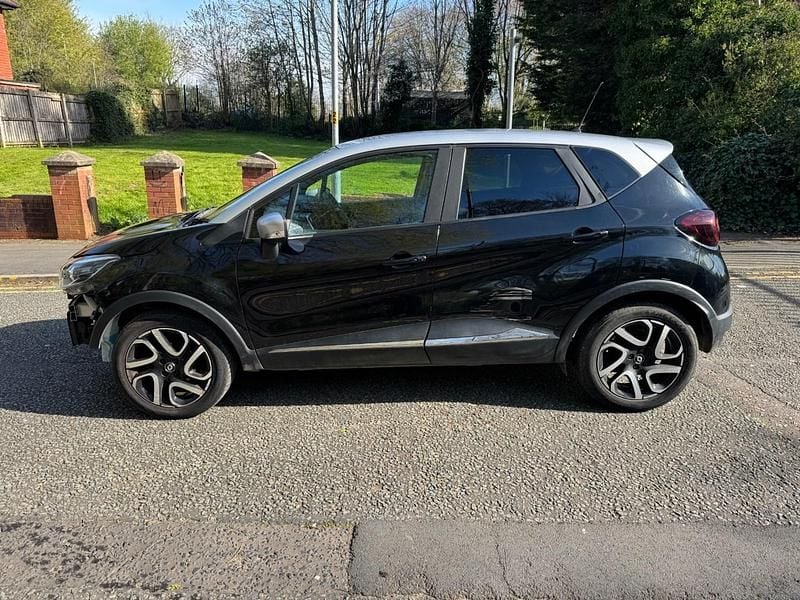 Second-hand Renault Captur Iconic 90 CP (66 kW) 2018 Negru SUV