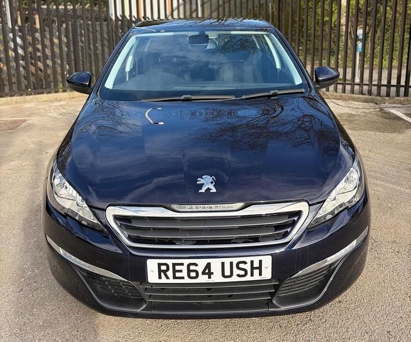 Used Peugeot 308 Active 115 HP (84 kW) 2015 Blue Hatchback