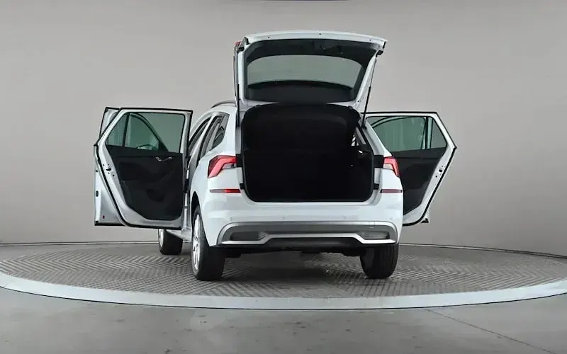 Used Skoda Kamiq SE Drive 95 HP (69 kW) 2023 White SUV