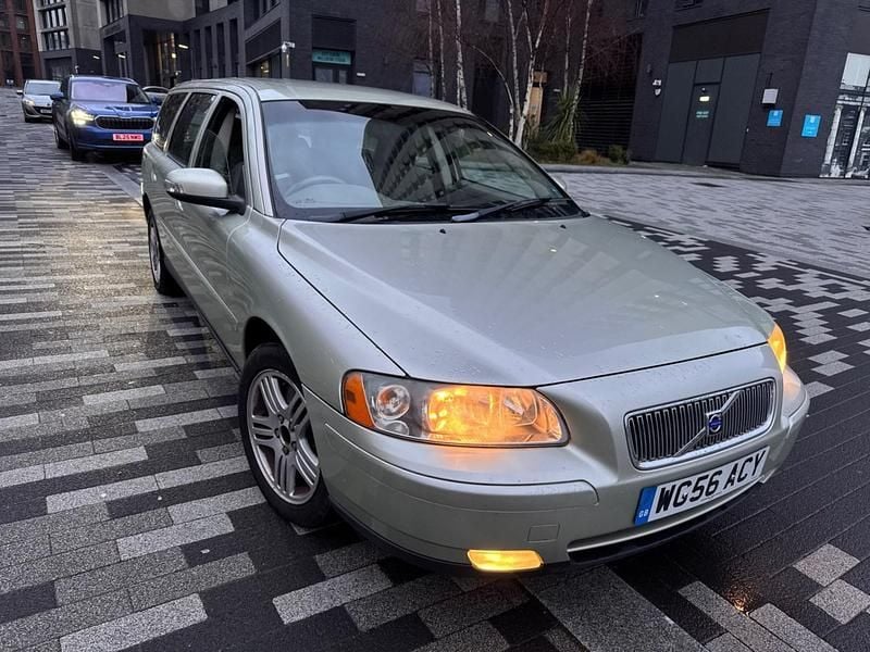 Gold Used 2007 Volvo V70 Estate | £1,995 (Good price) - Image 1/4