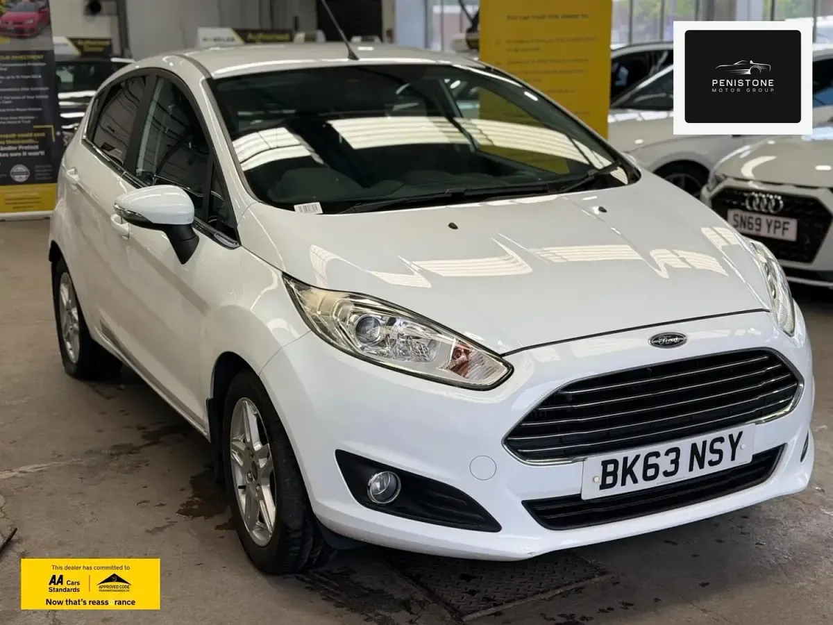 Used Ford Fiesta Zetec 2014 White Hatchback