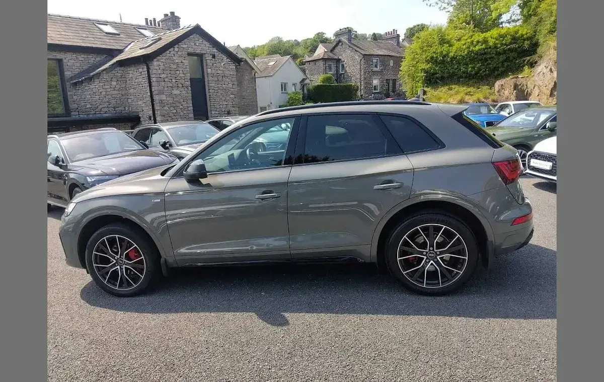 Used Audi Q5 Comfort 200 HP (147 kW) 2022 Grey SUV