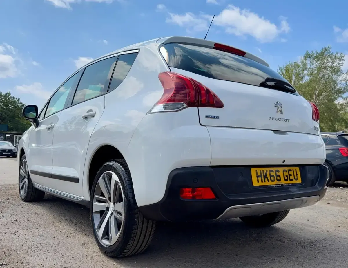 Used Peugeot 3008 Allure 120 HP (88 kW) 2017 White SUV