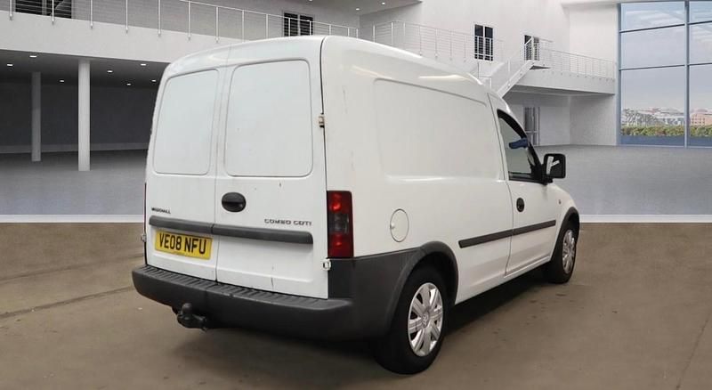 Used Vauxhall Combo 75 HP (55 kW) 2008 White MPV