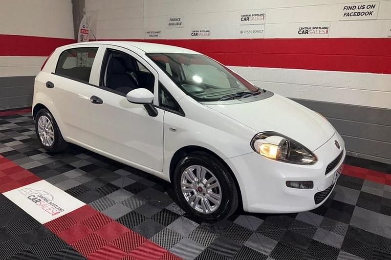 White Used 2016 Fiat Punto Pop Hatchback | £3,799 (Good price) - Image 1/1