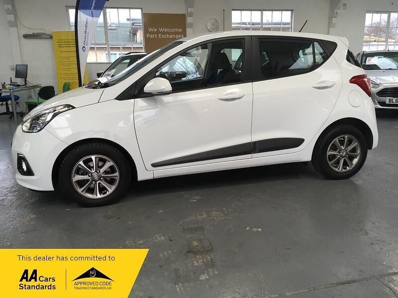 Used Hyundai i10 Premium 2016 White Hatchback