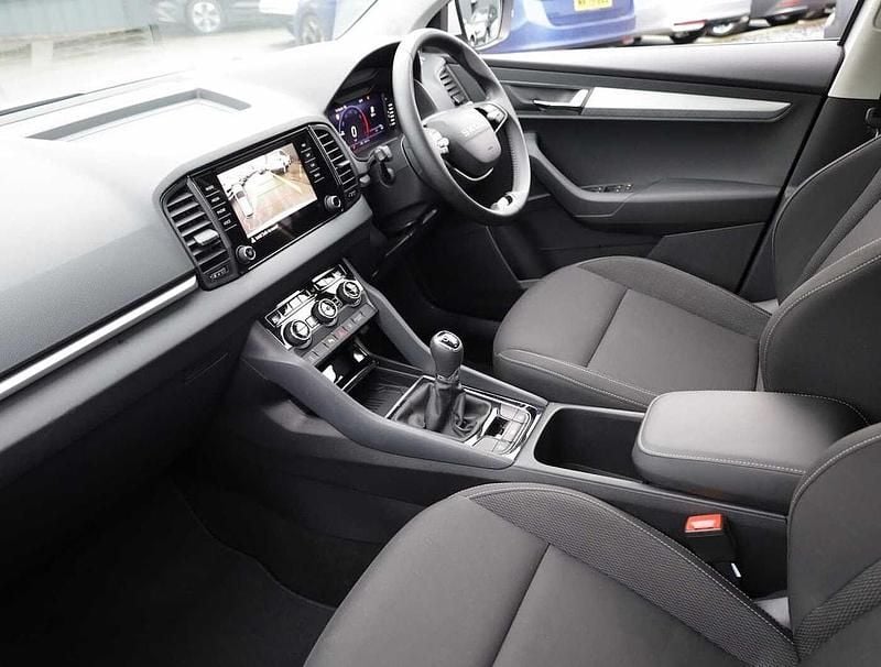 Used Skoda Karoq SE 147 HP (108 kW) 2025 Moon white metallic SUV