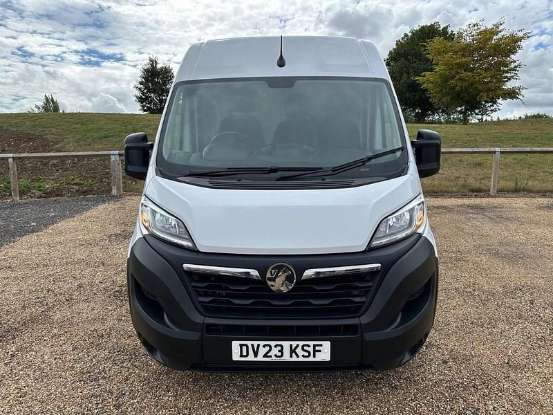 Used Vauxhall Movano S 140 HP (102 kW) 2023 White MPV