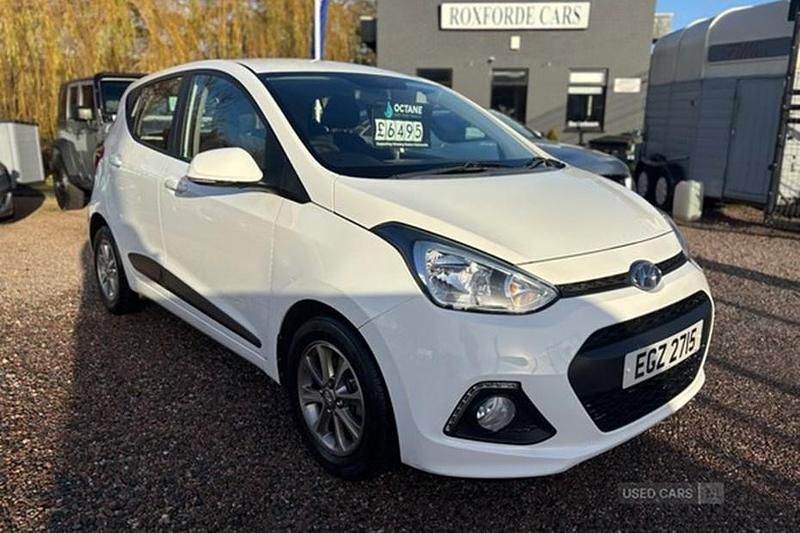 White Used 2015 Hyundai i10 Premium Hatchback | £6,485 (Fair price) - Image 1/1