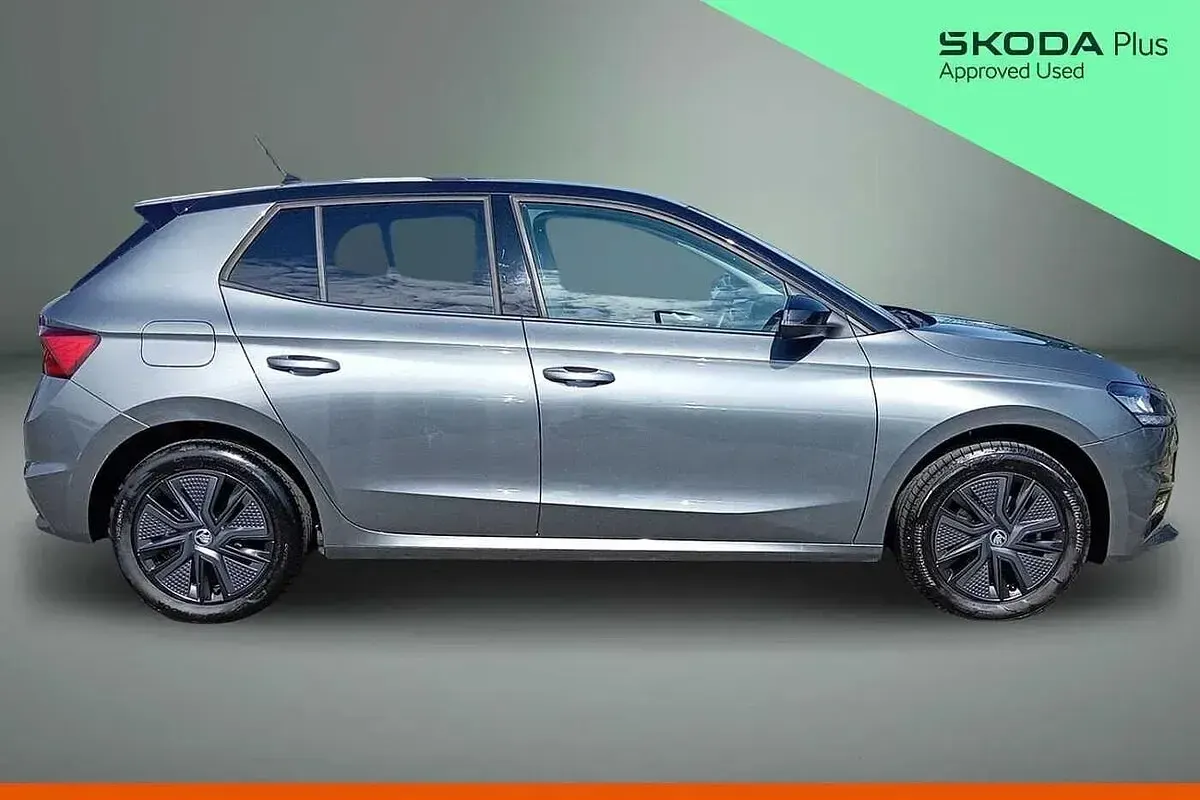 Usado Skoda 110 R Colour Edition 81 CV (59 kW) 2024 Gris Utilitario