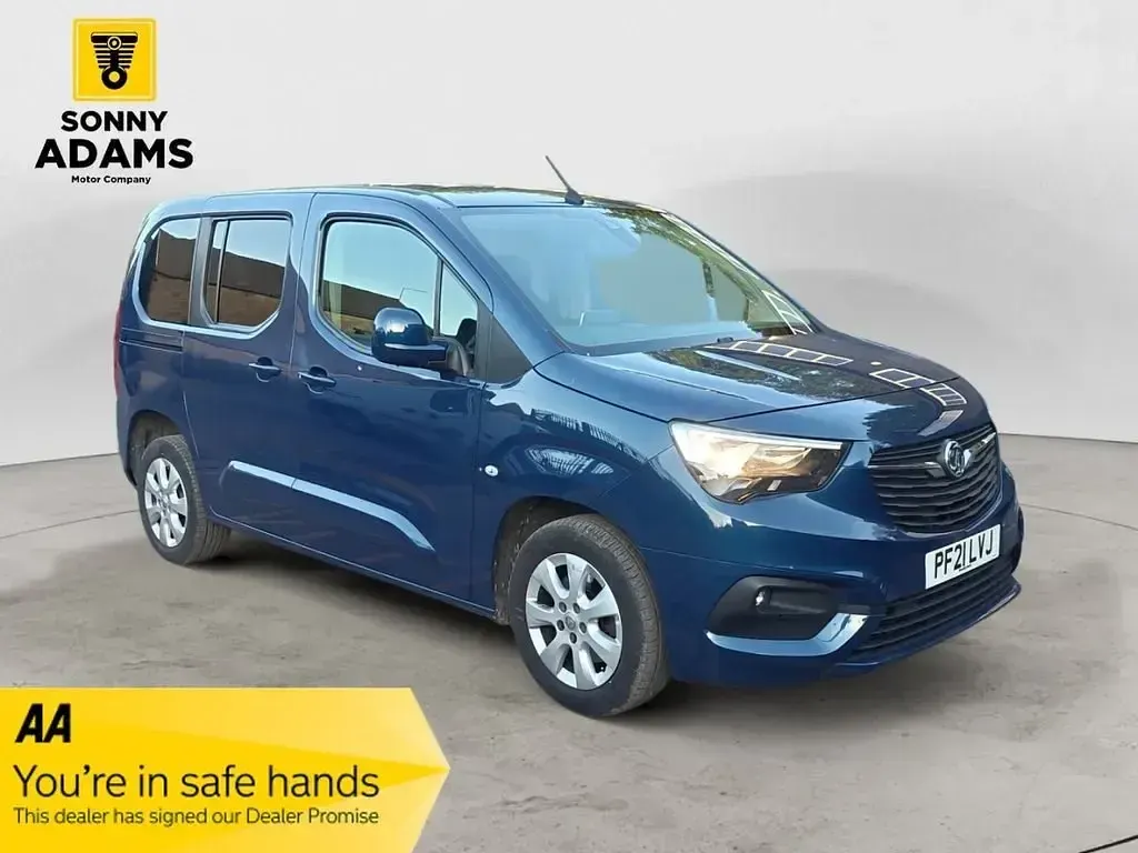 Begagnad Vauxhall Combo S 100 HK (73 kW) 2021 Blå Minibuss