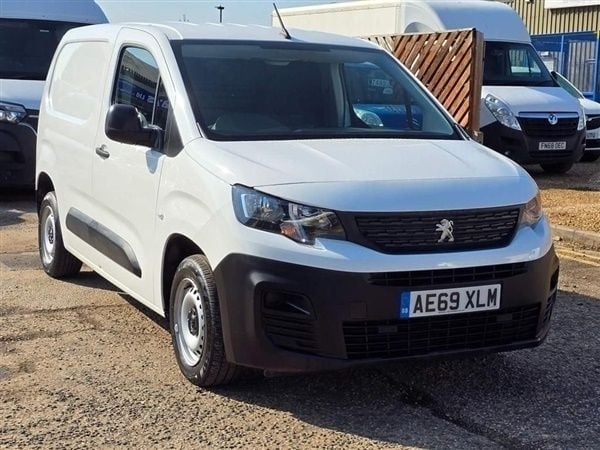 White Used 2019 Peugeot Partner S MPV | £7,559 (Good price) - Image 1/1