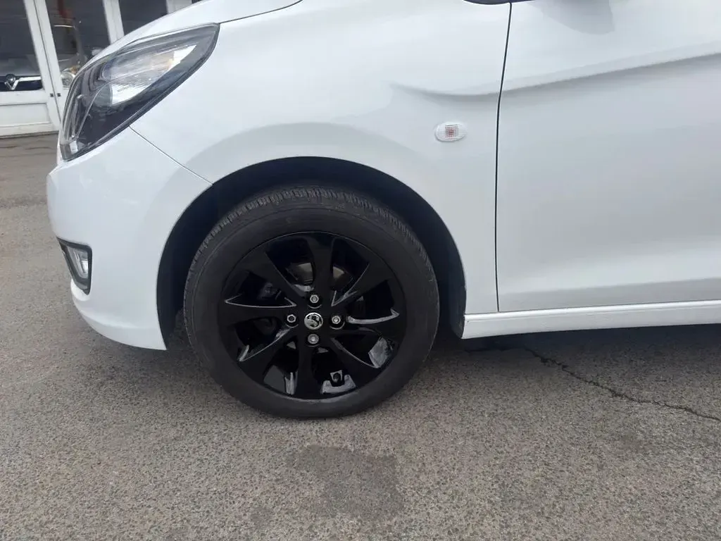 Used Vauxhall Viva 75 HP (55 kW) 2015 White Hatchback