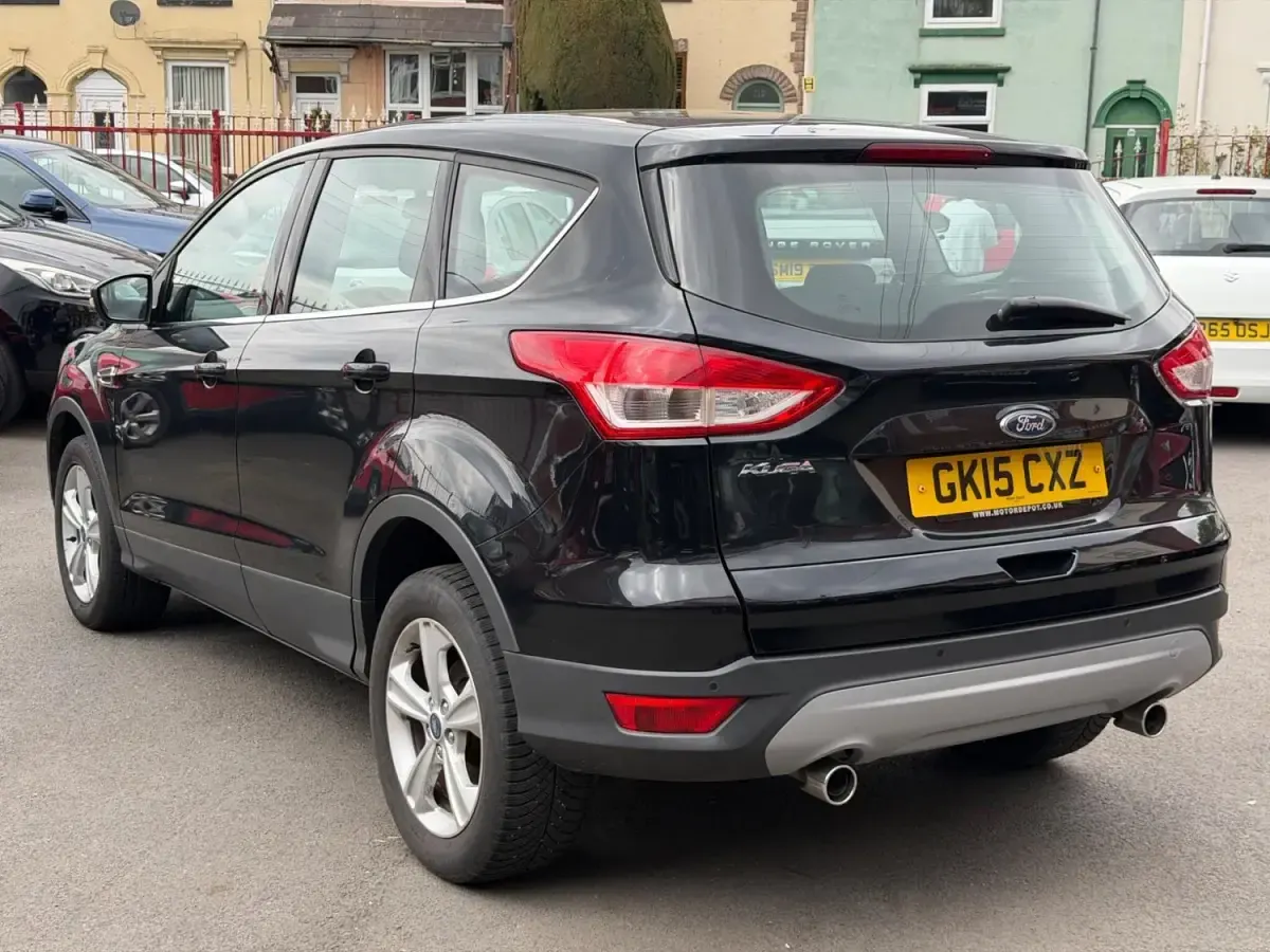 Second-hand Ford Kuga Zetec 150 CP (110 kW) 2015 Negru SUV
