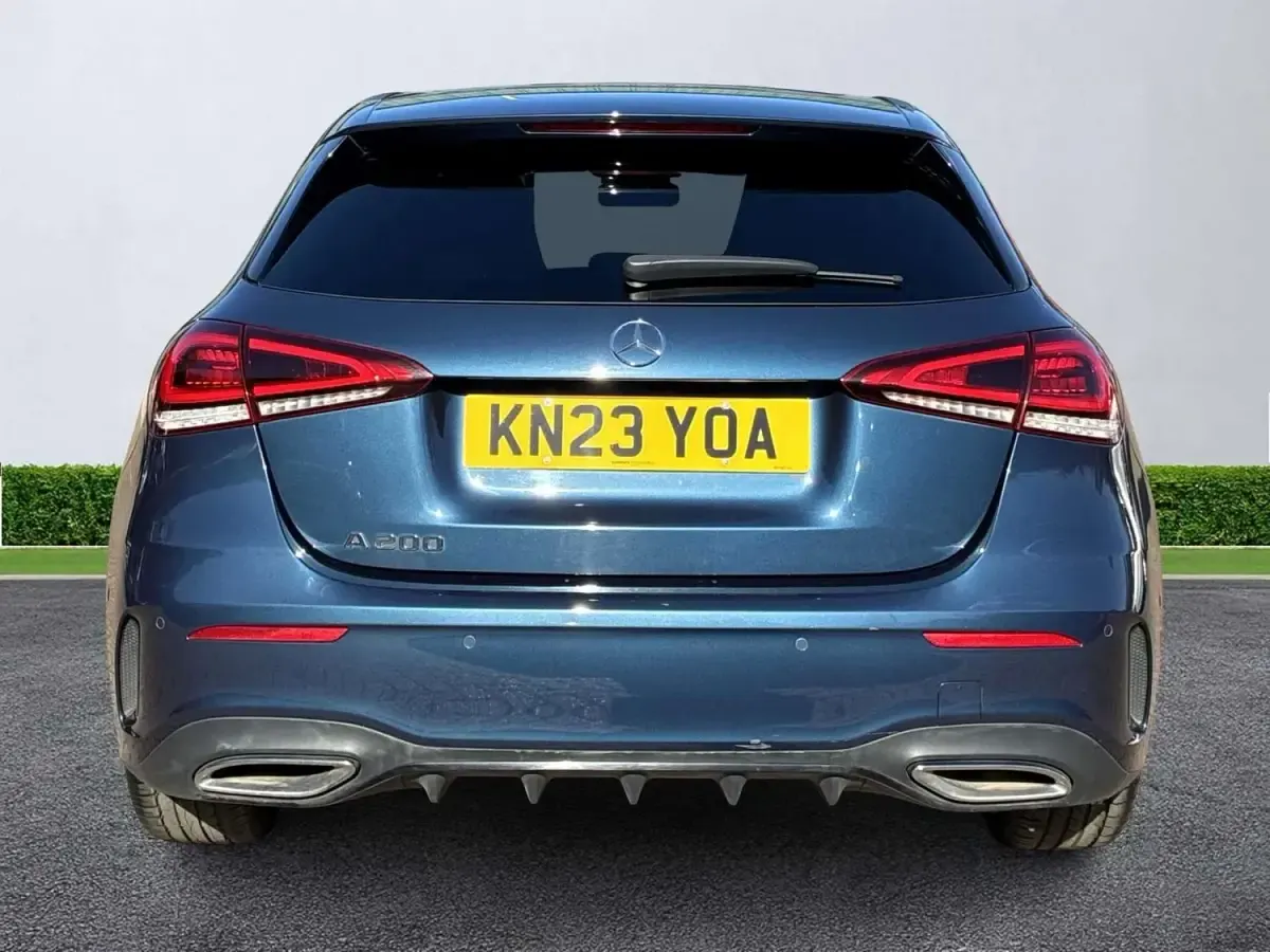 Usado Mercedes A200 Executive 2023 Azul Utilitario