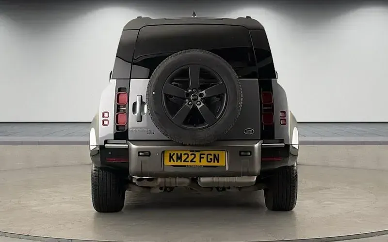 Used Land Rover Defender HSE Dynamic 300 HP (220 kW) 2024 SUV