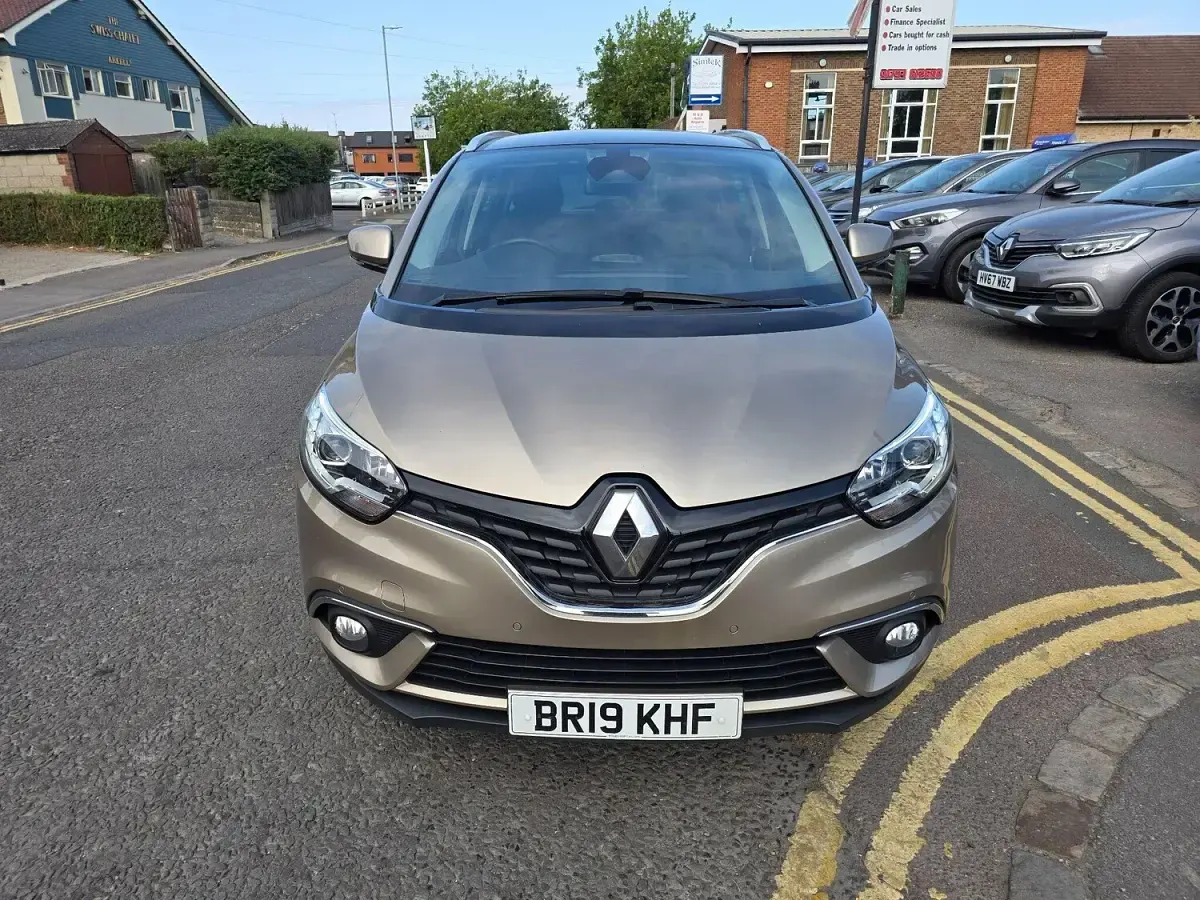 Used Renault Grand Scénic IV Iconic 140 HP (102 kW) 2019 Beige MPV