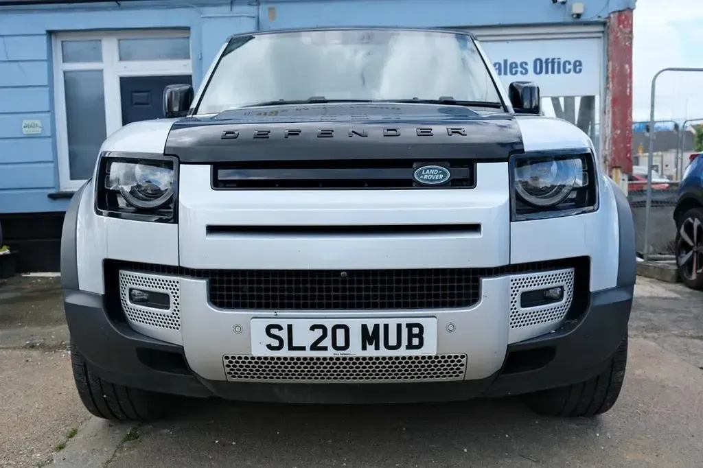 Used Land Rover Defender First Edition 237 HP (174 kW) 2020 Silver SUV