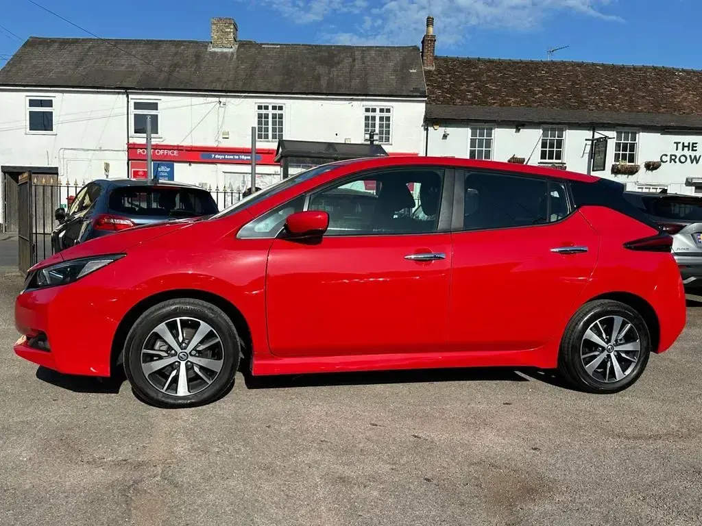 Used Nissan Leaf Acenta 110 kW (150 HP) 2021 Red Hatchback