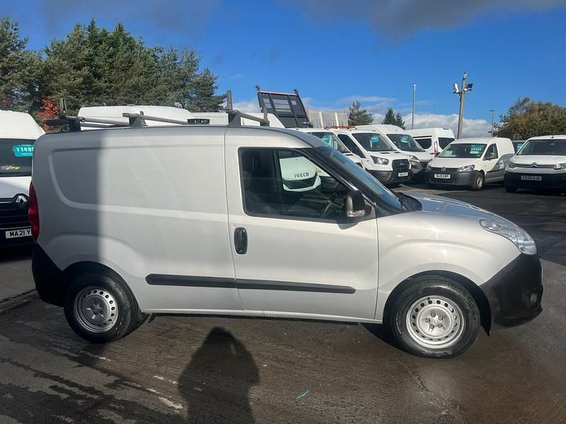 Used Vauxhall Combo 105 HP (77 kW) 2018 Silver MPV