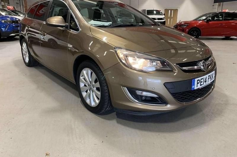 Used Vauxhall Astra Elite 165 HP (121 kW) 2014 Brown Estate