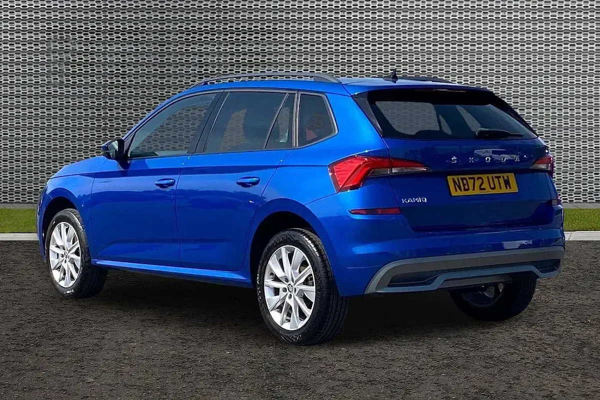 Used Skoda Kamiq SE Drive 70 HP (51 kW) 2023 Race blue metallic SUV