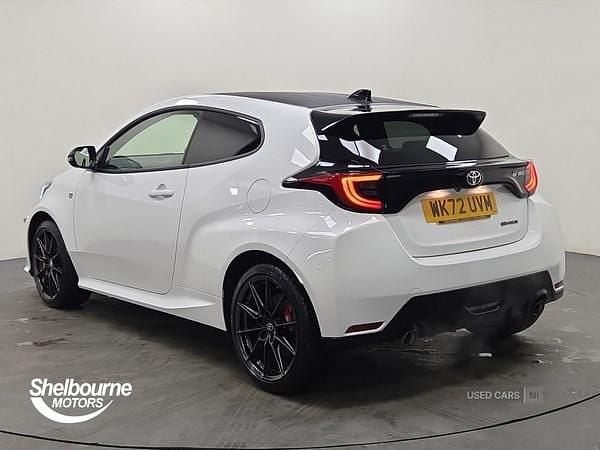 Used Toyota Yaris 261 HP (191 kW) 2022 White Hatchback