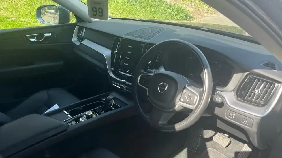 Used Volvo XC60 Momentum 247 HP (181 kW) 2020 Blue SUV
