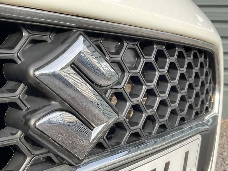 Used Suzuki Swift 2019 White Hatchback