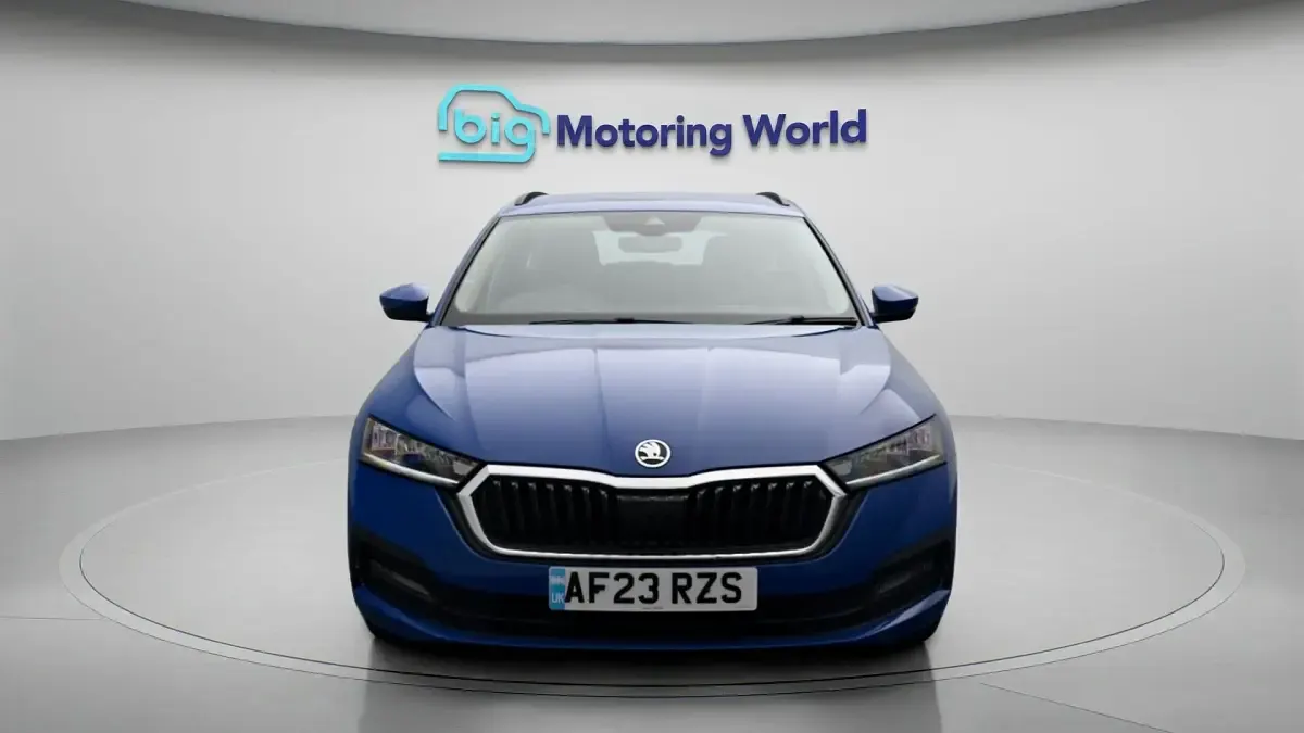 Used Skoda Octavia SE 150 HP (110 kW) 2023 Blue Estate