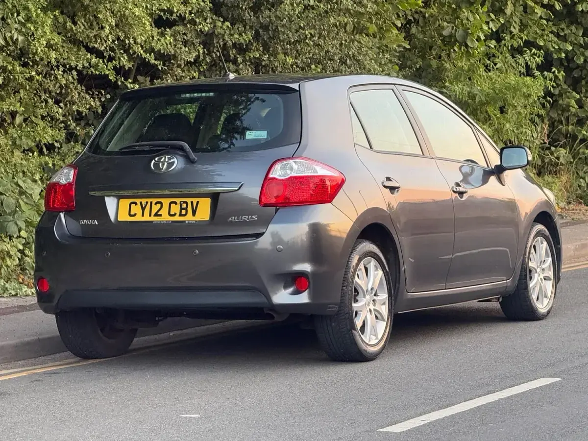 Used Toyota Auris 132 HP (97 kW) 2012 Grey Hatchback