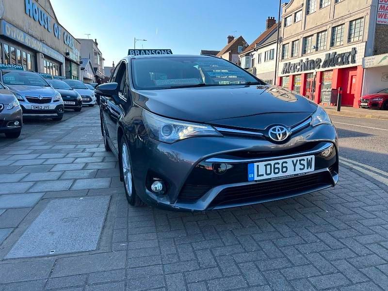 Used Toyota Avensis Business Edition 112 HP (82 kW) 2016 Grey Estate