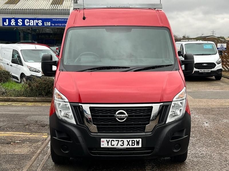 Used Nissan Interstar Acenta 135 HP (99 kW) 2023 Red Van