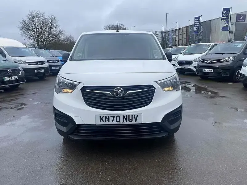 Used Vauxhall Combo Edition 100 HP (73 kW) 2020 White MPV