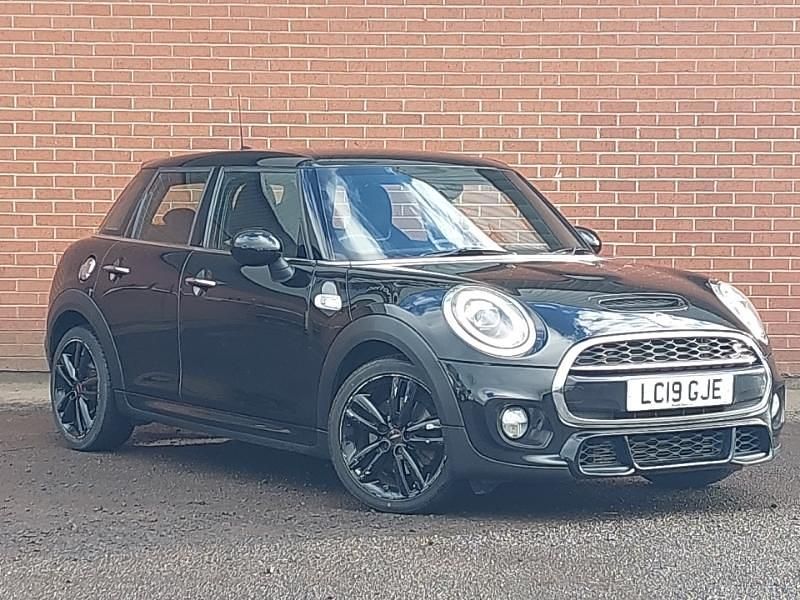 Usado Mini Cooper S Sport 192 HP (141 kW) 2019 Preto Citadino