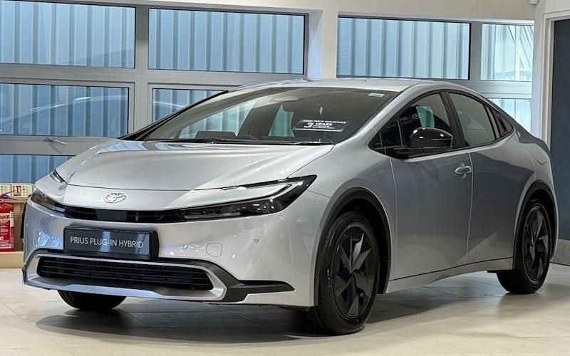 New Toyota Prius Design 223 HP (164 kW) 2025 Silver metallic Hatchback