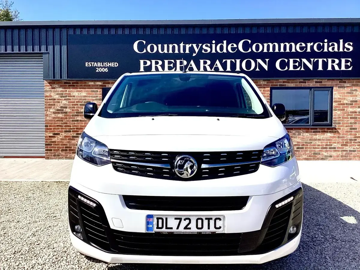 Used Vauxhall Vivaro 145 HP (106 kW) 2023 White MPV
