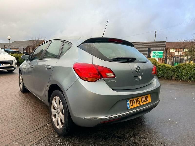 Used Vauxhall Astra Design Edition 2015 Silver Hatchback