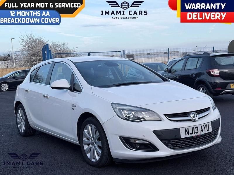 Used Vauxhall Astra Elite 2013 White Hatchback