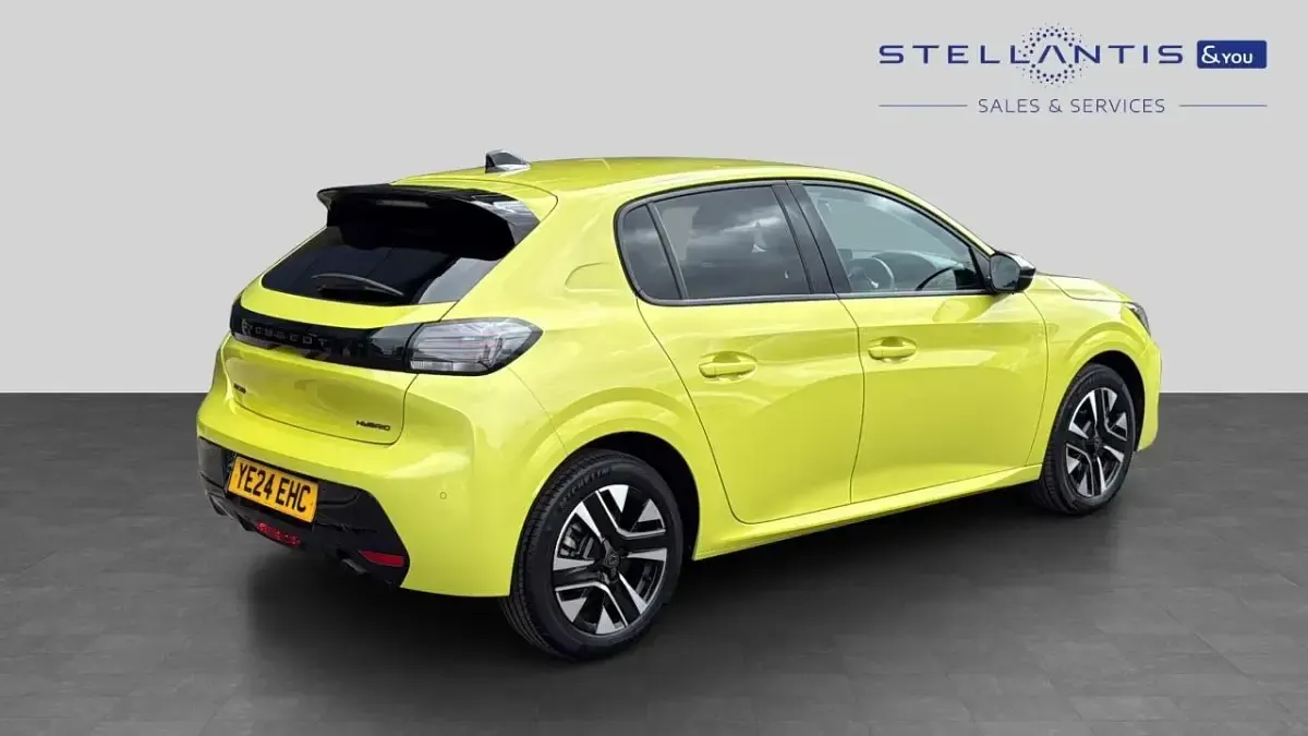 Used Peugeot 208 Allure 99 HP (72 kW) 2024 Yellow Hatchback