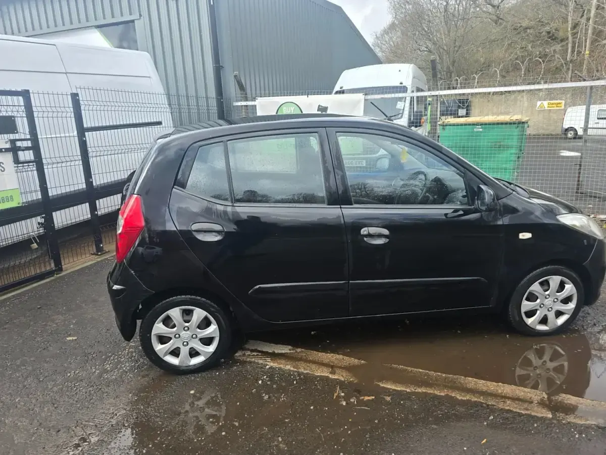 Begagnad Hyundai i10 Classic 85 HK (62 kW) 2013 Svart Halvkombi