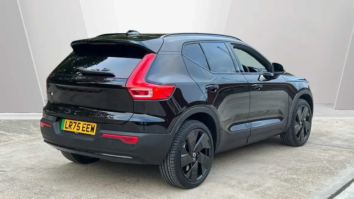 Usado Volvo EX40 Plus 185 kW (252 CV) 2025 Negro SUV