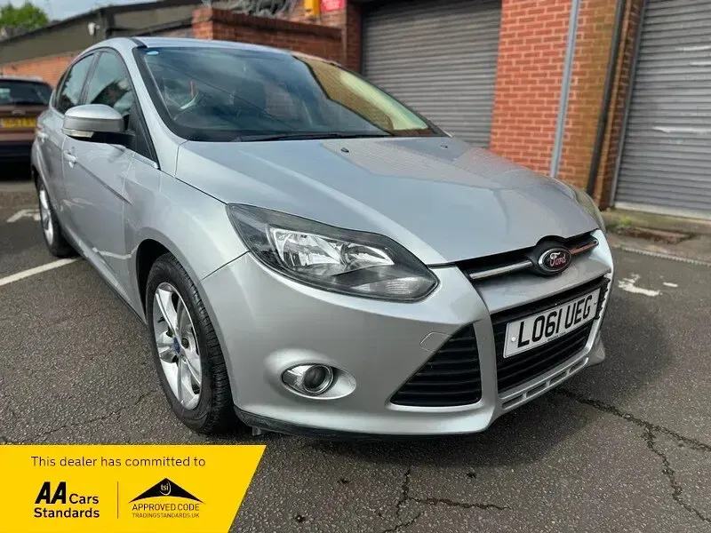 Used Ford Focus Zetec 125 HP (91 kW) 2012 Silver Hatchback